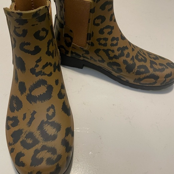 Hunter Black and Yellow Leopard Print Boots - Picture 3 of 10